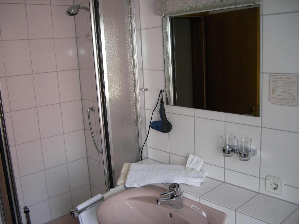 Hotel Gasthaus Zum Hirschen Simonswald Zimmer foto
