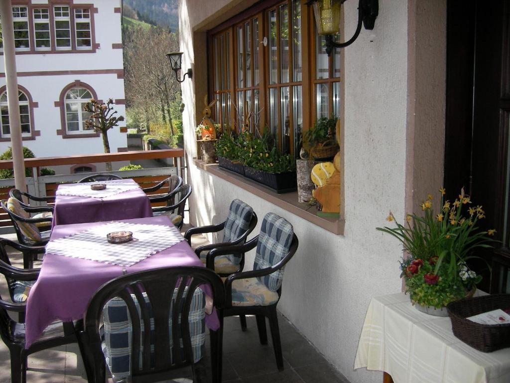 Hotel Gasthaus Zum Hirschen Simonswald Exterior foto