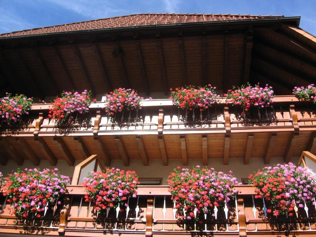Hotel Gasthaus Zum Hirschen Simonswald Exterior foto